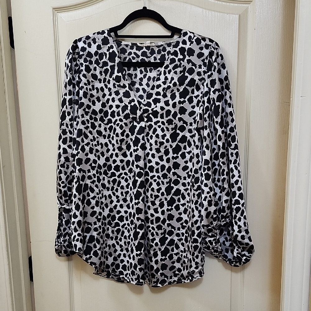 JODIFL ANIMAL PRINT V-NECK BLOUSE